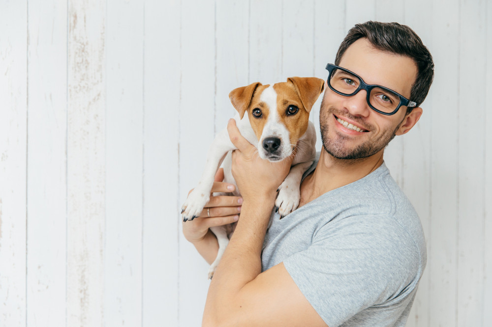 Single mann mit katze