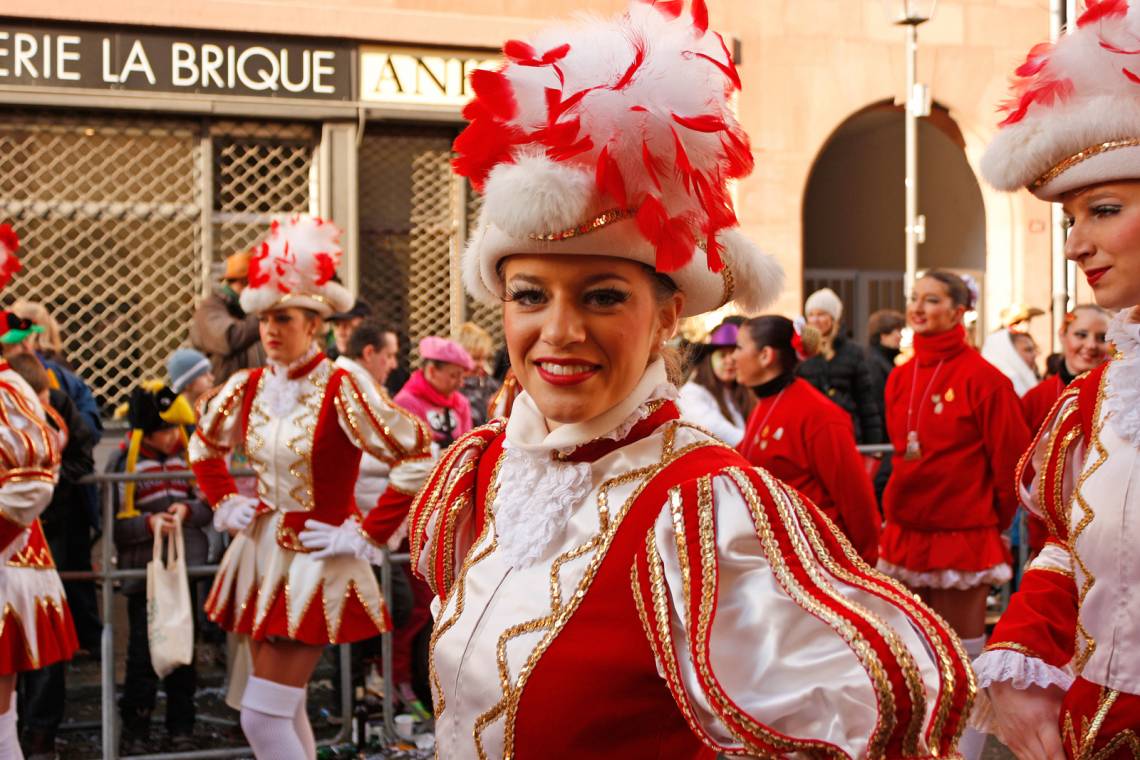 Die besten Flirttips zum Karneval – So können Singles die fünfte Jahreszeit nutzen